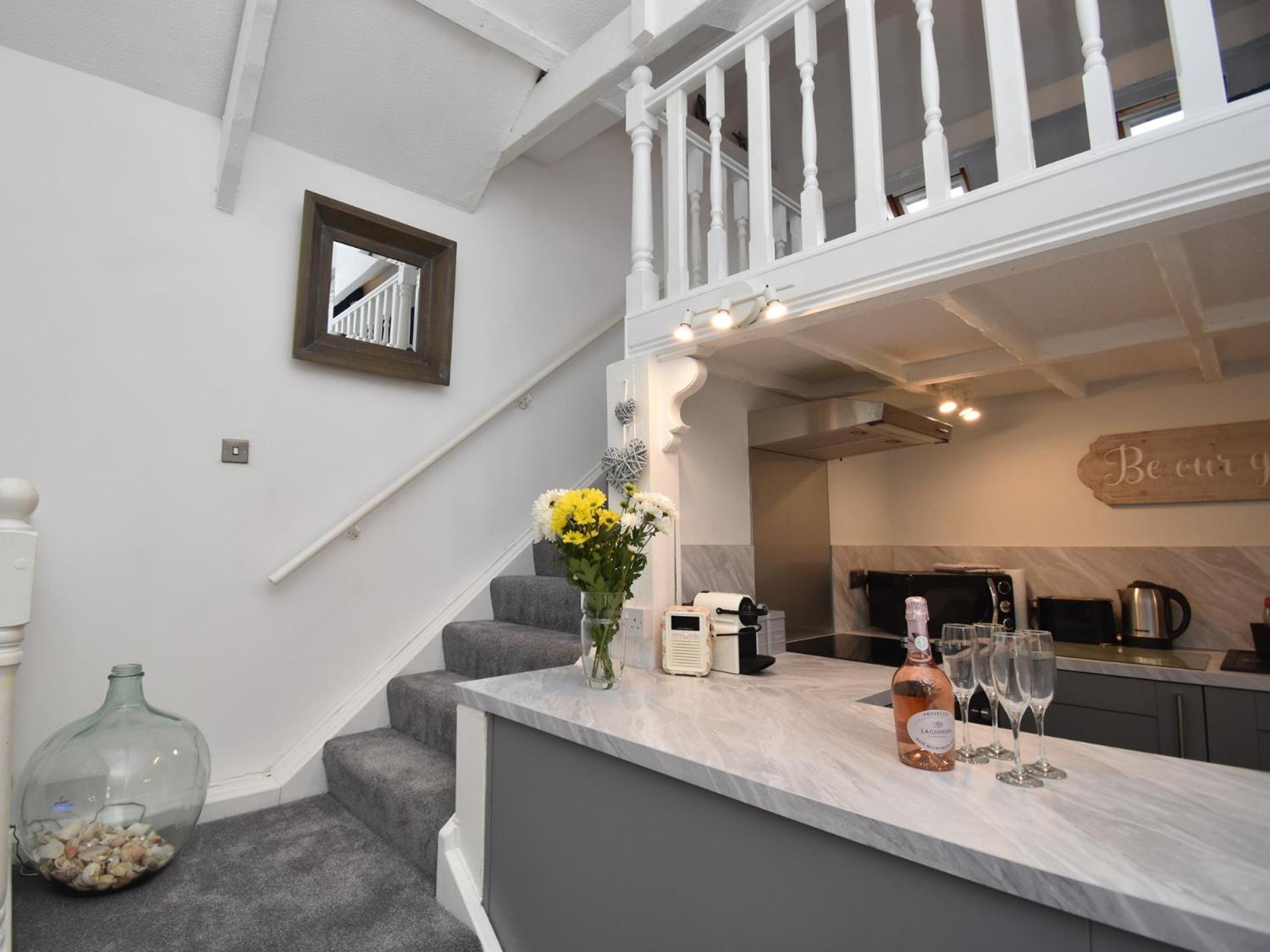 2 Bed In Tenby 86854 Exterior photo