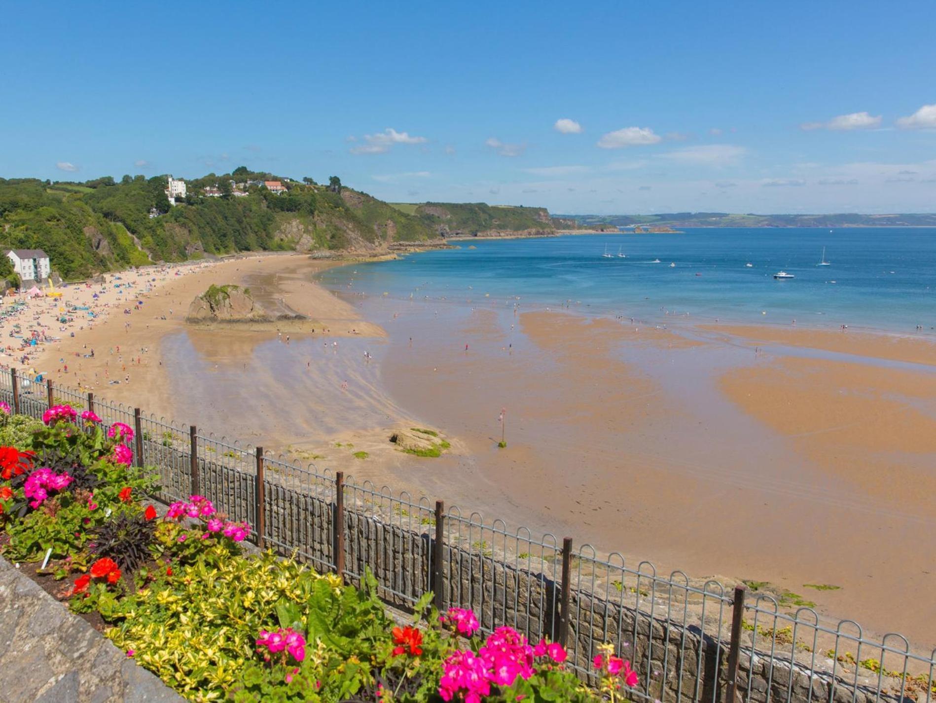 2 Bed In Tenby 86854 Exterior photo